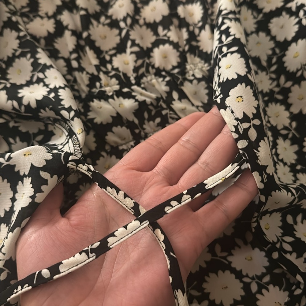 Morgan Taylor Embroidered Daisy Robe - Picture 5 of 5